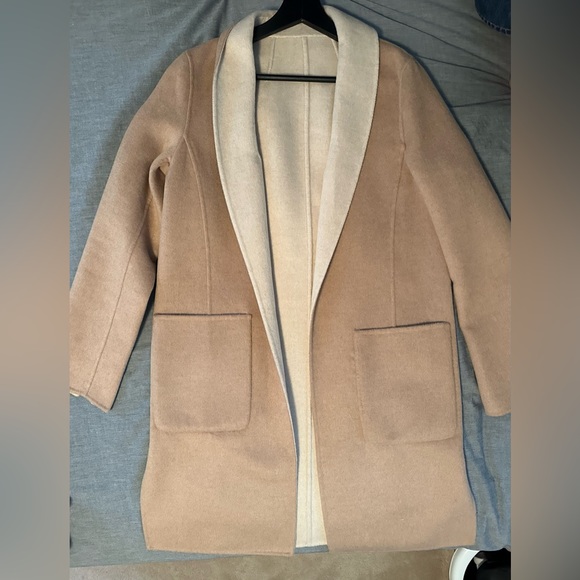 Banana Republic - Picture 1 of 1